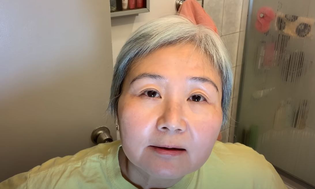 Bí quyết giữ làn da tươi trẻ cho phụ nữ 60 tuổi: xu hướng làm Đẹp năm 2025